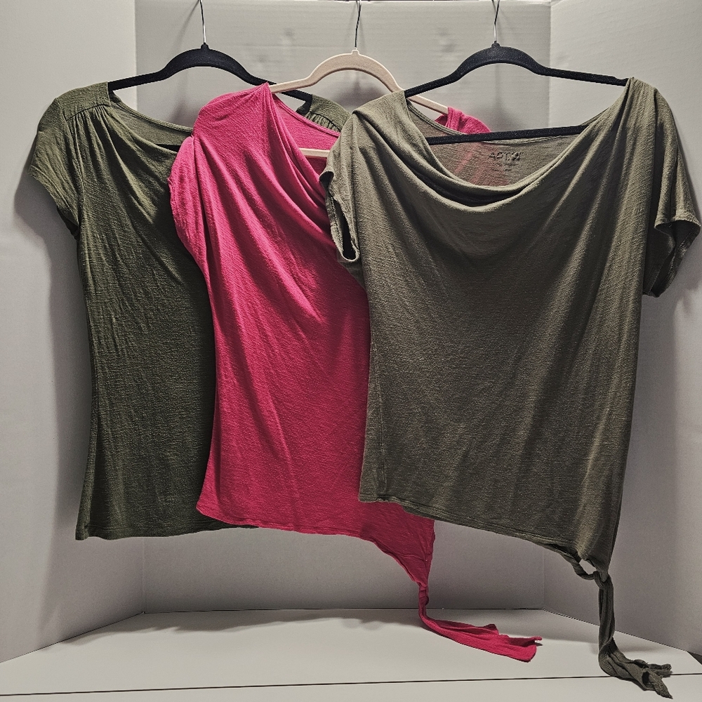 Apt. 9 Short Sleeve Green and Pink T-Shirts